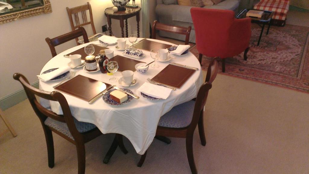Hôtel 6 Suffolk Parade à Cheltenham Extérieur photo